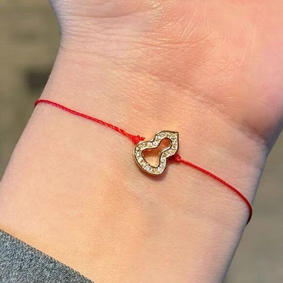 NWT: Red String Bracelet, symbol of luck, love and protection (Gold-plated) - Picture 4 of 5